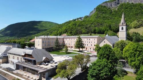 Notre Dame Du Laus -1 estrellas en Saint-Étienne-le-Laus