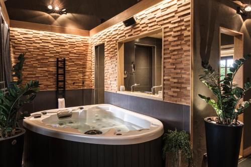 Le Domaine des Prés Verts Suites & Chambres avec Jacuzzi Privatif à Châteauneuf 4 estrellas en Châteauneuf