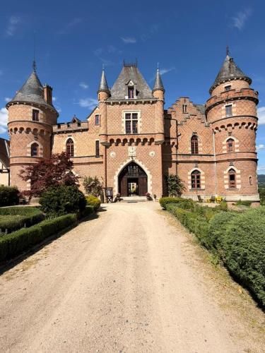 Château de Maulmont 3 estrellas en Saint-Priest-Bramefant