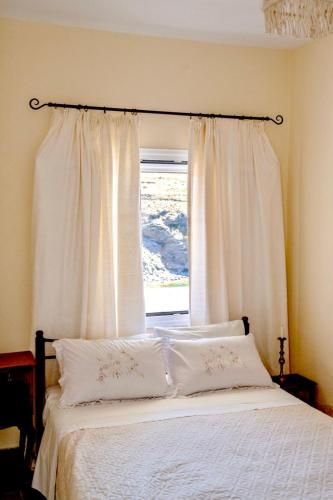 Elefthia Syros - Luxury Houses & Suites 3