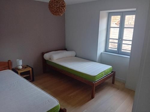 ESCALE MORVANDELLE chambre 4 lits 2 salles de bain -1 étoiles à Saint-Brisson