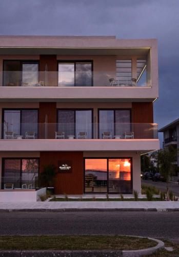 The Grand Blue Boutique Hotel 2