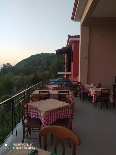 HOTEL ΗΩ (ΞΕΝΩΝΑΣ ΤΣΙΑΧΡΗΣ) 2 estrellas en Morfovoúnion