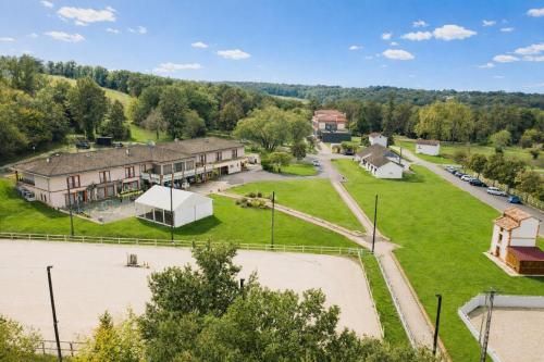 Domaine de Pousiniès -1 estrellas en Saint-Étienne-de-Tulmont