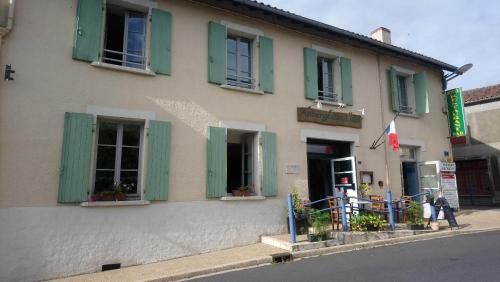 Auberge des lacs -1 étoiles à Massignac