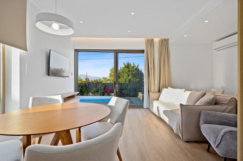 Saronia Estate 3