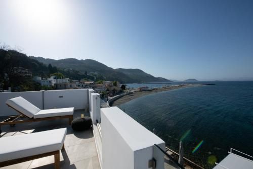 Flisvos Beachfront Apartments 3