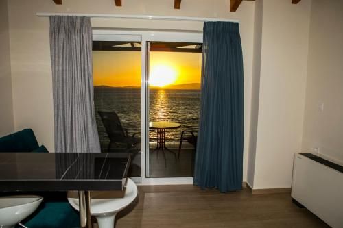 HOTEL ALEXANDER 3 estrellas en Mýtikas