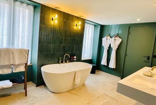 FÓLKLORE Boutique Hôtel - Maison de Suites 3