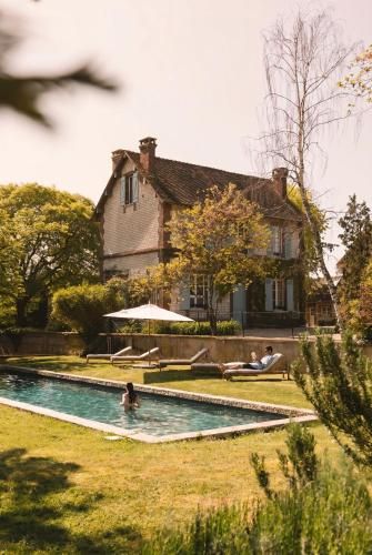 RIVE, Side House - Maison bord de Seine avec piscine & services -1 estrellas en Muids