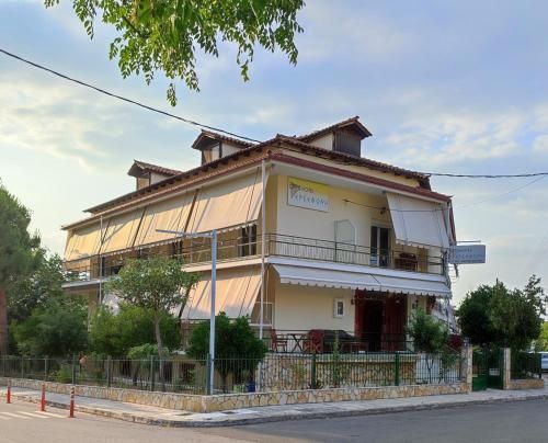 ΠΕΡΣΕΦΟΝΗ 2 estrellas en Kamena Vourla