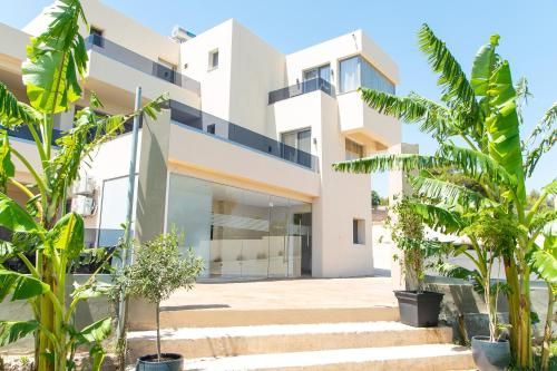 Airscape Hotel Free Shuttle From And To Athen's Airport 3