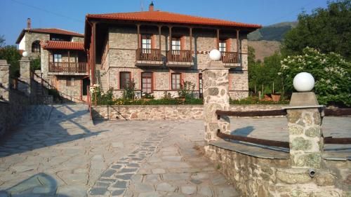 Varnous Hotel 2 estrellas en Agios Germanos