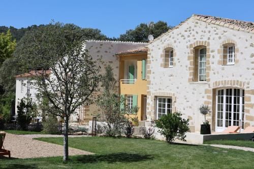 Domaine Robert -1 estrellas en Rognes