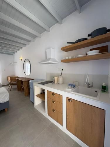 Nikolas Rooms 3