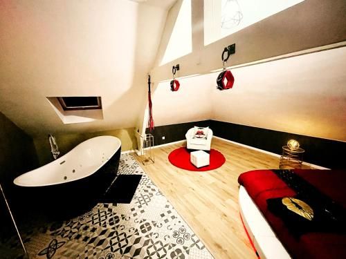 Redroom Loveroom Chambre Spa privative Insolite Thème 50 nuances de grey -1 estrellas en Douchy-les-Mines