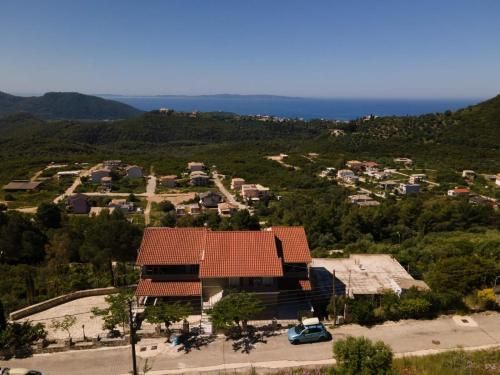 Sea and mountain hotel 2