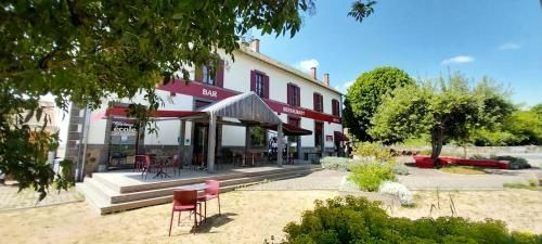 Logis hôtels Auberge du Château 3 estrellas en Saint-Rémy-de-Blot