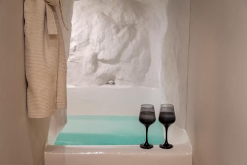 Jacuzzi Suite by Divalproperties-Mykonos 2