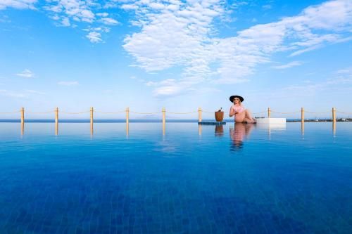 Gold Diamond Luxury Suites Santorini 3