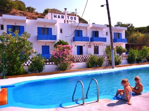 Haritos Hotel - Geothermal Hot Swimming Pool 3 estrellas en Mandrakion