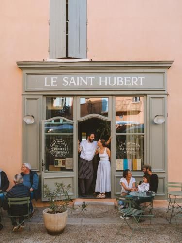 Le Saint Hubert -1 estrellas en Saint-Saturnin-lès-Apt