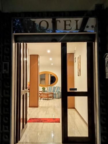 Hotel Mondial 2 -1 estrellas en Villasor