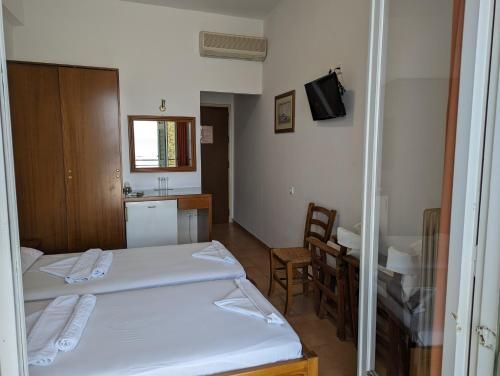 HELEN'S ROOMS 3