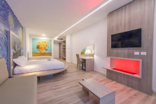 Max Motel - Art Gallery Room 3