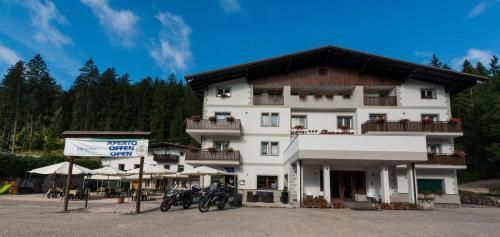 Hotel Paradiso 1
