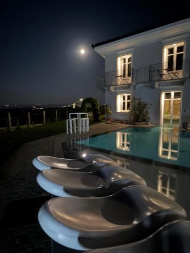 Villa Regina 4 estrellas en Cisterna dʼAsti