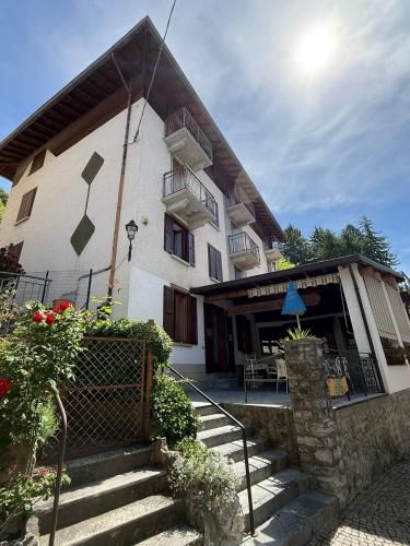 Albergo Ristorante Centrale 2 estrellas en Esino Lario