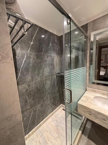 Lake Plaza Luxury Rooms 3