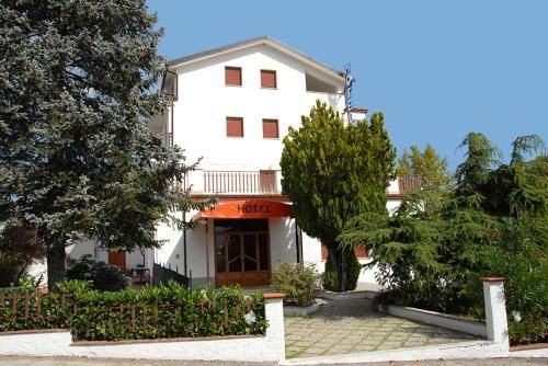 Hotel Del Duca 2 estrellas en Montedinove