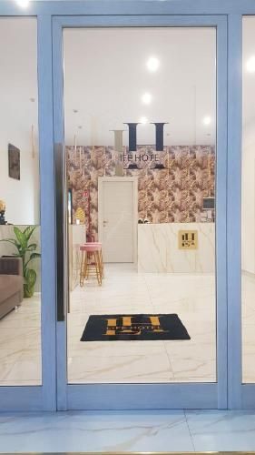 Life Hotel 1