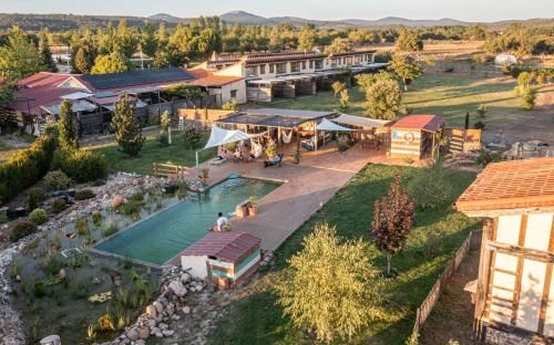 Hotel Albergue Bioclimático Sabinares del Arlanza -1 estrellas en Puentedura