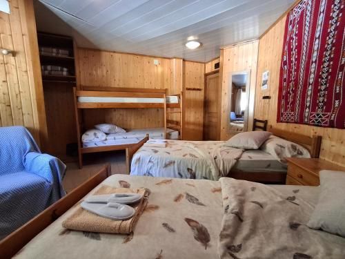 Mitja Pensió Hostal Pastuira Vallter 11 2 estrellas en Setcasas