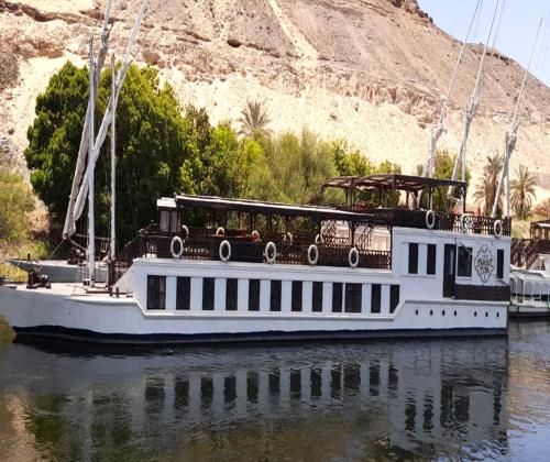 Dahabeya Farouz El Nil 1 Nile Cruise - Every Monday from Luxor for 07 & 05 Nights 5 estrellas en Ţawd