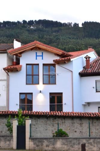 Villa de Salas Alojamientos 3