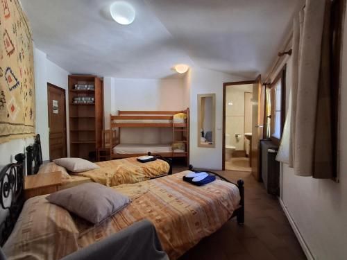 Mitja Pensió Hostal Pastuira Vallter 10 2 estrellas en Setcasas
