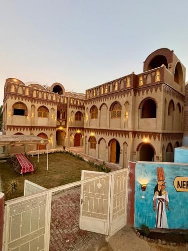 Nefertari Hotel 3 estrellas en Al Aqālitah