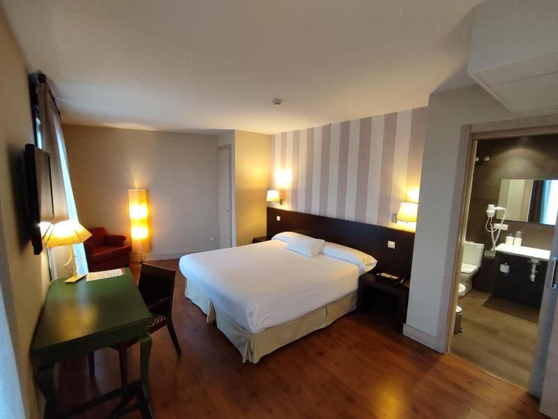 Hotel Puerta Del Arco 2