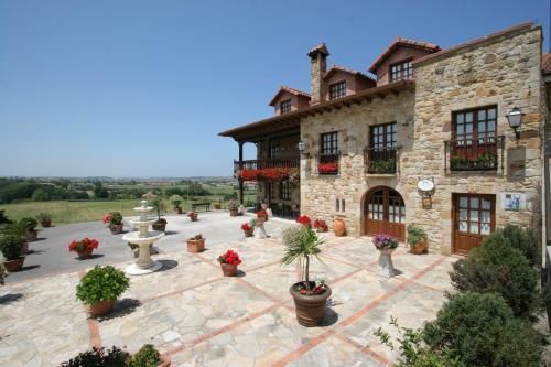 Hotel Rural "Posada EL SOLAR" con "Terraza panorámica-Salón GINTONIC BAR" 4 estrellas en Galizano