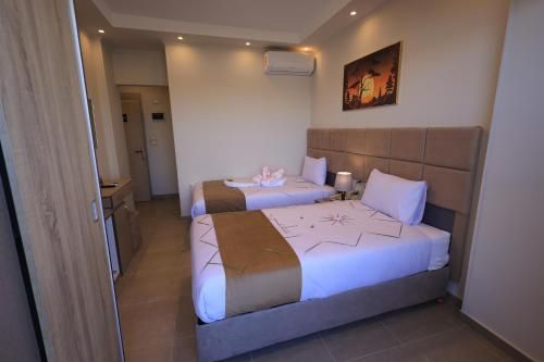 Akhenaton Hotel 2