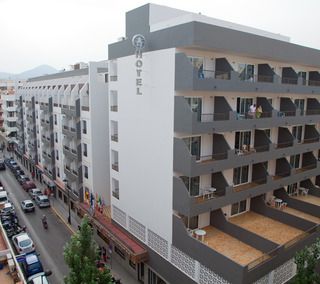 Apartamentos El Puerto - Ibiza 3