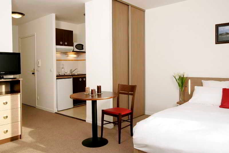 Comfort Suites Le Port-Marly 2