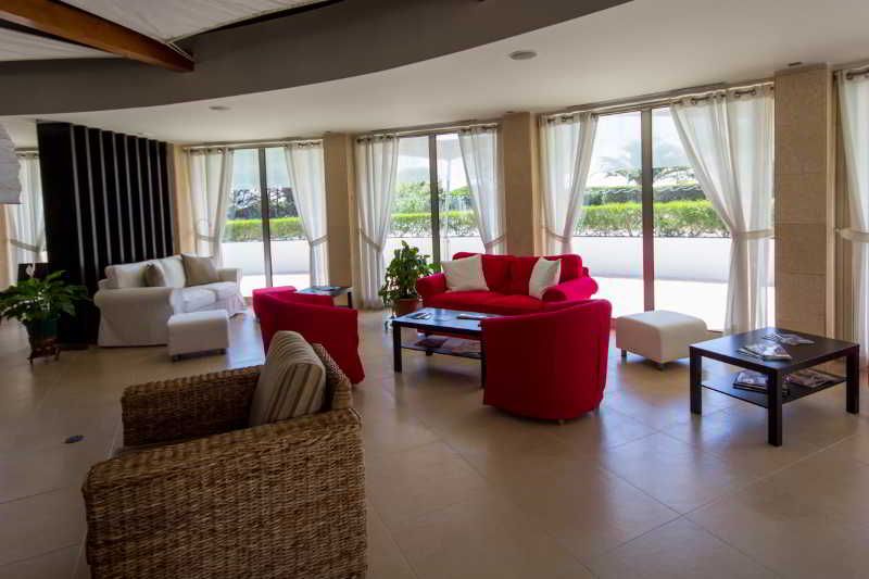 Pontalaia+Bilhete Zoo de Lagos 1 dia