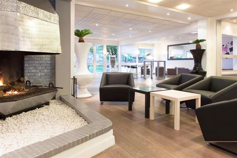 Novotel Fontainebleau Ury 2