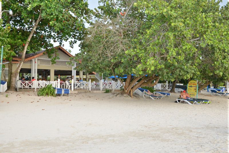 Merrils Beach 3 All Inclusive 1