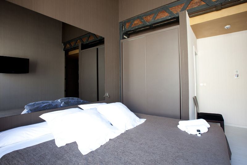 Hostal Cosy Rooms Embajador 2 Hostal Cosy Rooms Embajador 2